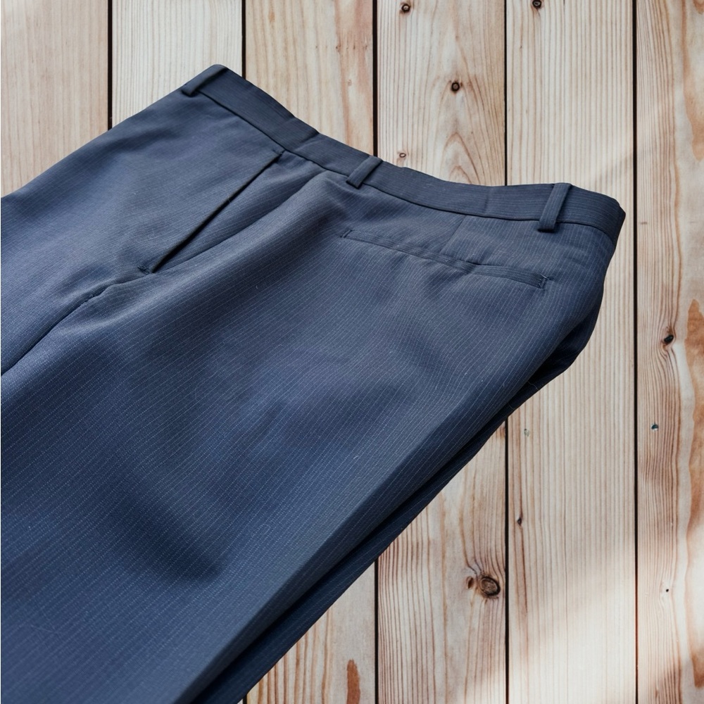 Banana Republic / EUC Men’s Classic Fit Navy Stripe Dress Slacks / 33 W x 32 L